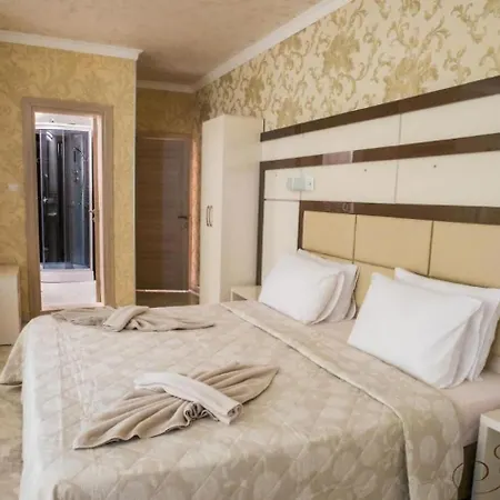 Отель Family Gallery